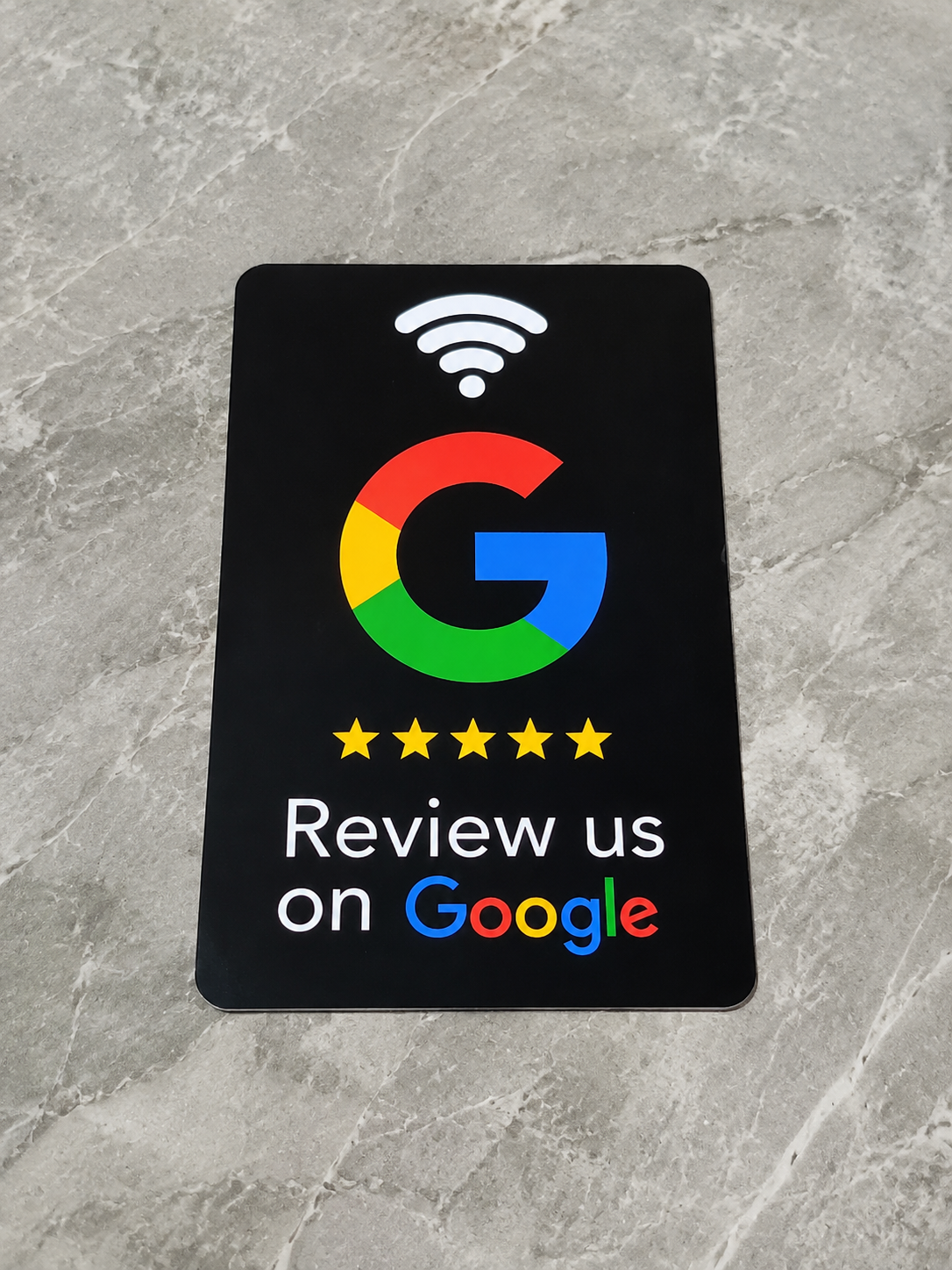 Czarna karta NFC z logo Google i napisem Review us on Google